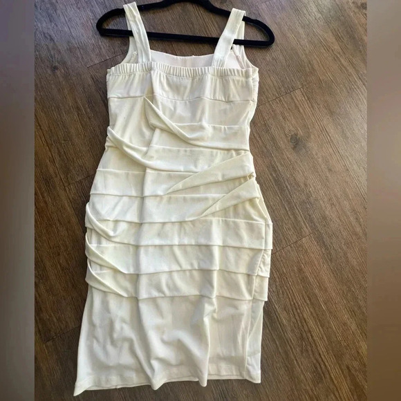 VALERIE BERTINELLI fully lined, sleeveless, cream mini dress… Size 6 - Picture 2 of 4